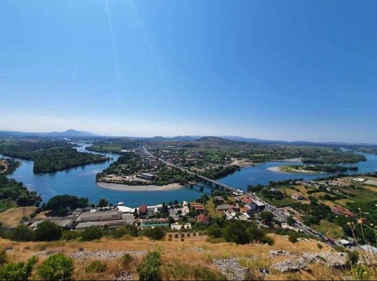 Sunrise Guest House Shkoder Bagian luar foto